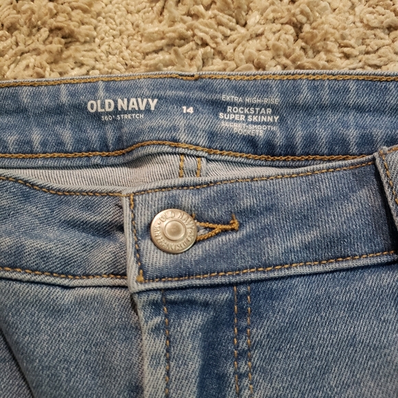 Old Navy Rock Star Extra High-Rise Super Skinny Distressed Jeans Medium Wash - Picture 3 of 10